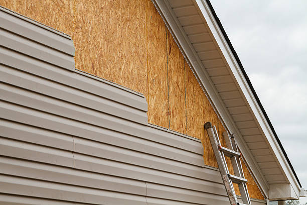 Professional Vinyl Siding technician working in Dallas, OR